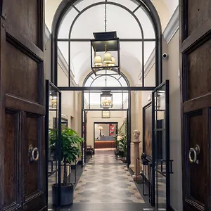 https://adriano.it-romehotels.com