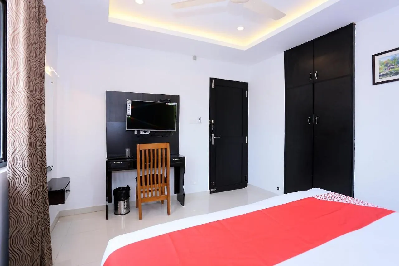 ***  Capital O 61059 Green Life Hotel Kochi India